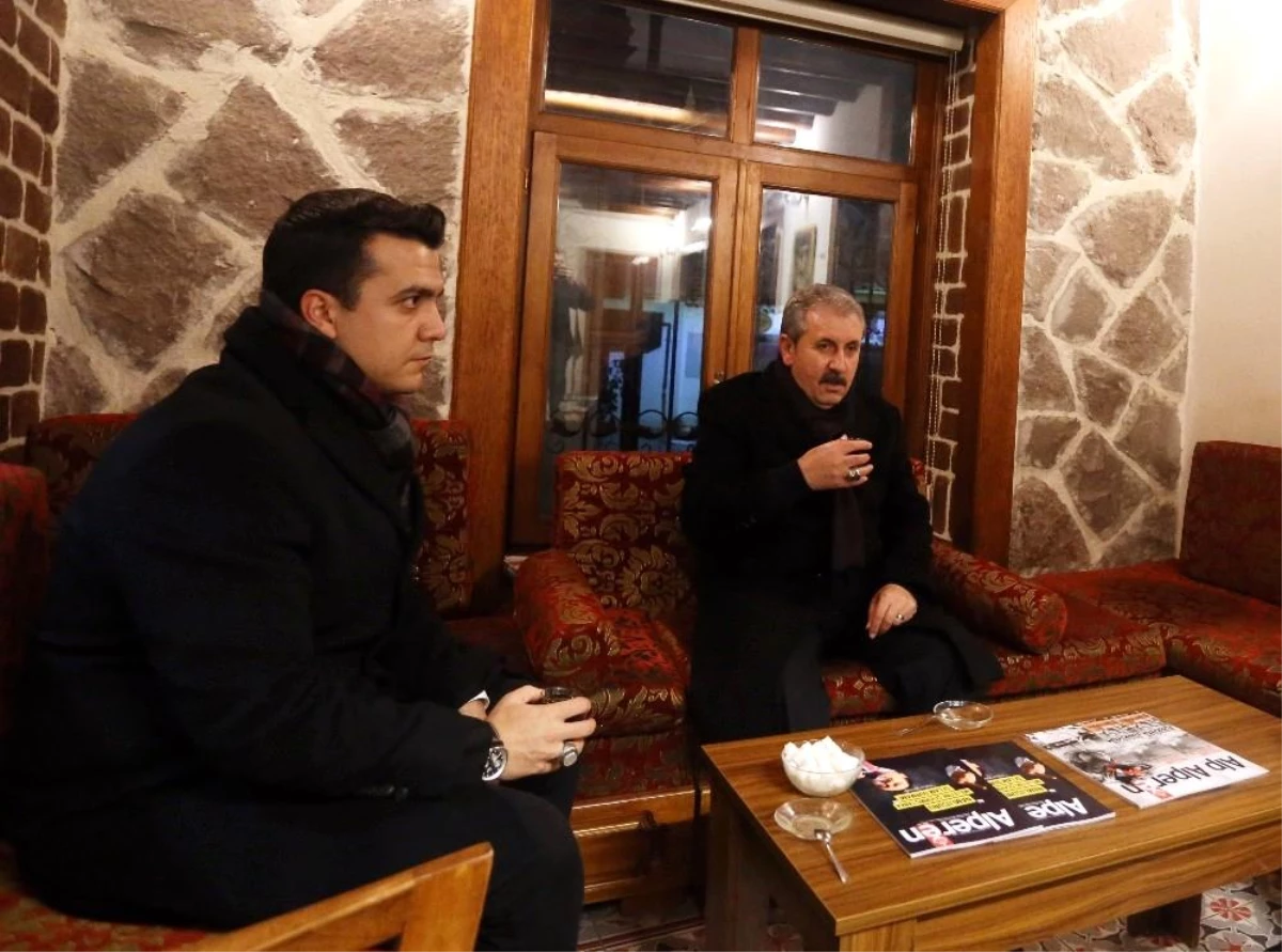 Son dakika haberi... BBP Genel Başkanı Mustafa Destici Muhsin Yazıcıoğlu\'nun kabrini ziyaret edip dua etti