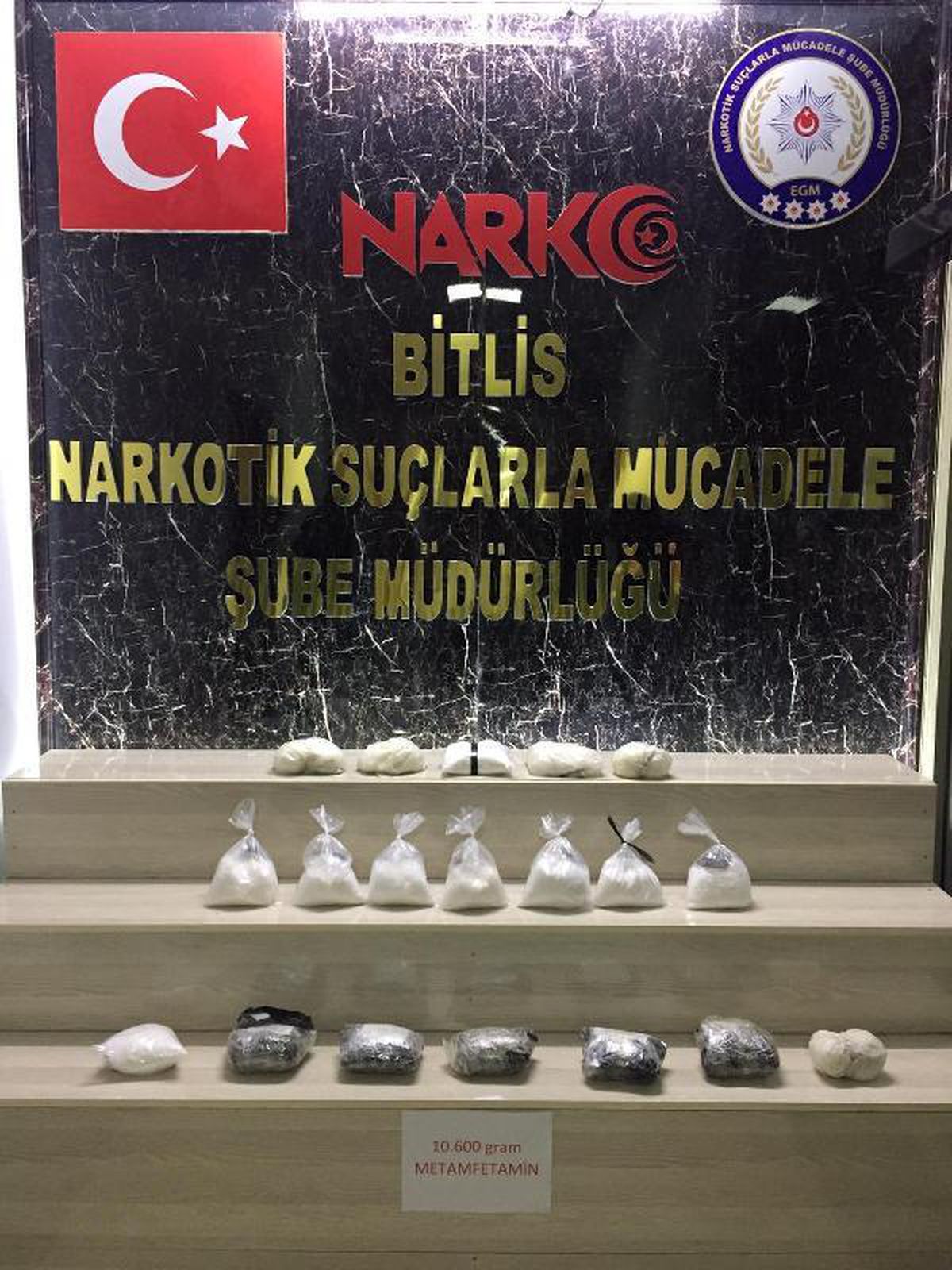Son dakika haberleri! Bitlis\'te araçta 10 kilo metamfetamin ele geçirildi