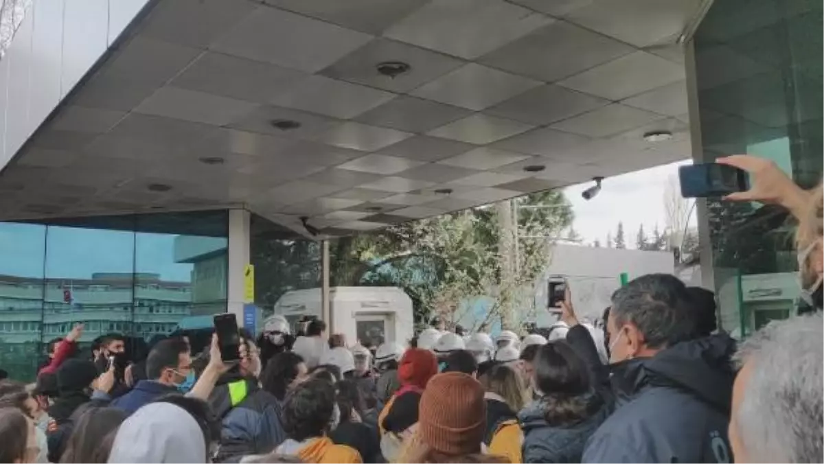 BOĞAZİÇİ ÜNİVERSİTESİ\'NDE 12 KİŞİ GÖZALTINA ALINDI