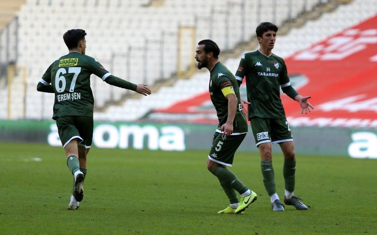 Bursaspor\'un en agresif ismi Emirhan Aydoğan