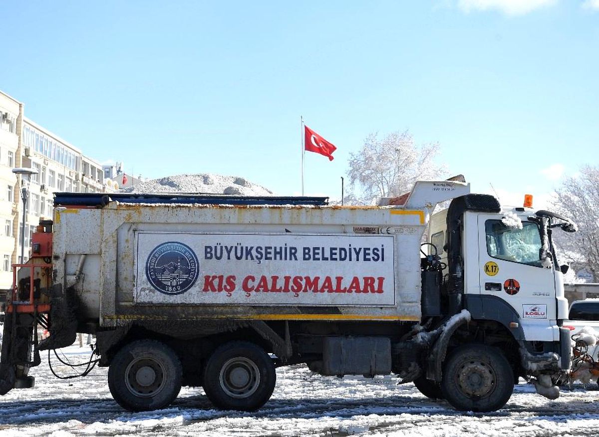 Büyükşehir ile yollar açık