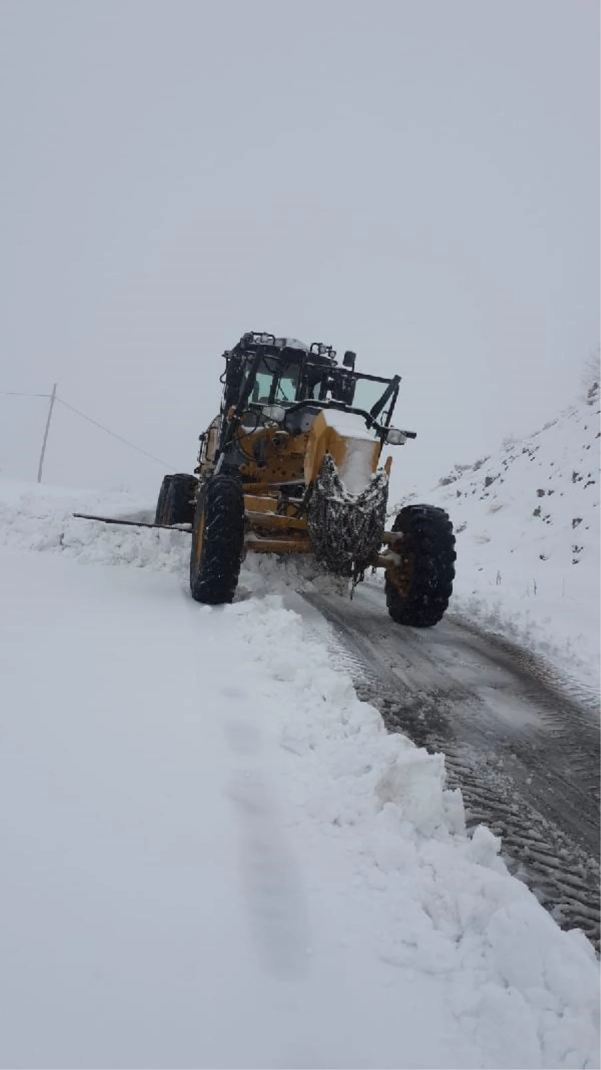 Elazığ\'da 11 köy yolu, kardan kapandı