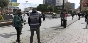 Son dakika haberi: Esenyurt'ta yabancı uyruklulara kimlik kontrolü.... Hatıra pozu verirken denetime takıldı