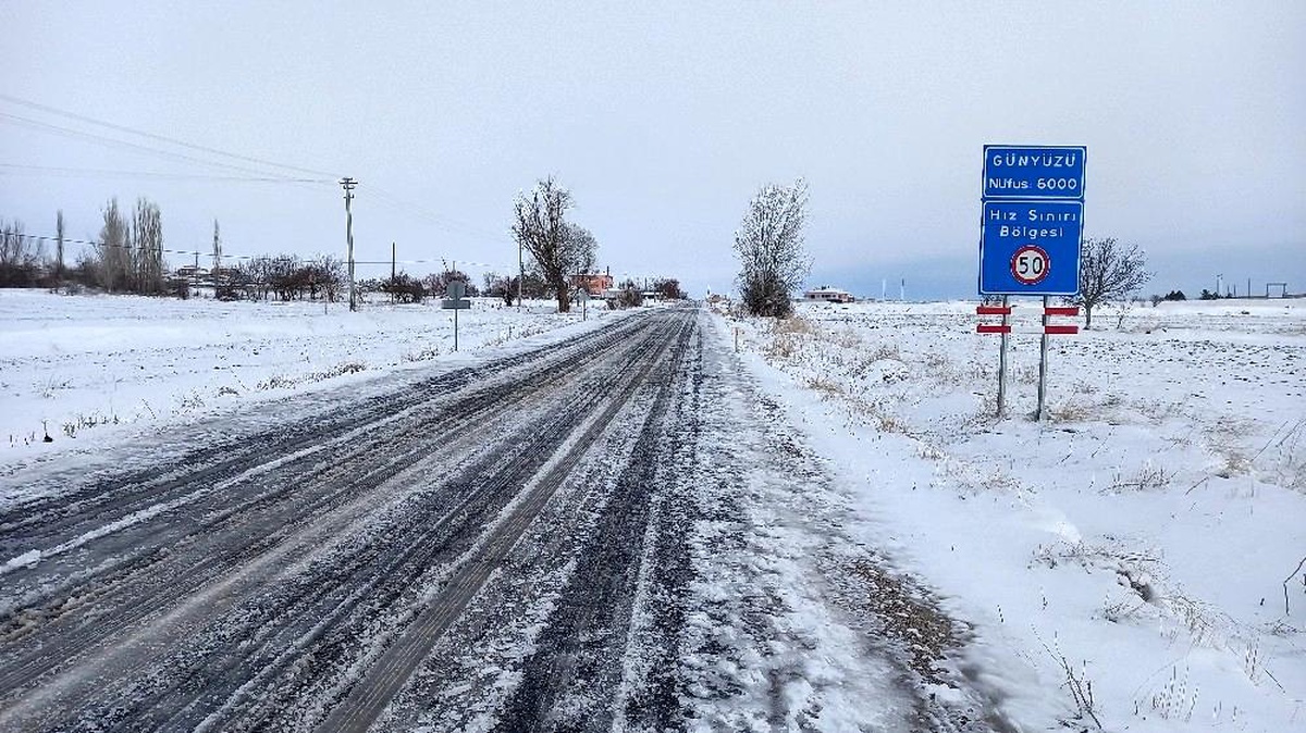 Günyüzü\'nde taşımalı öğrencilere okul 1 gün tatil edildi