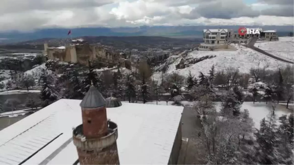 Harput beyaz gelinliğini giydi