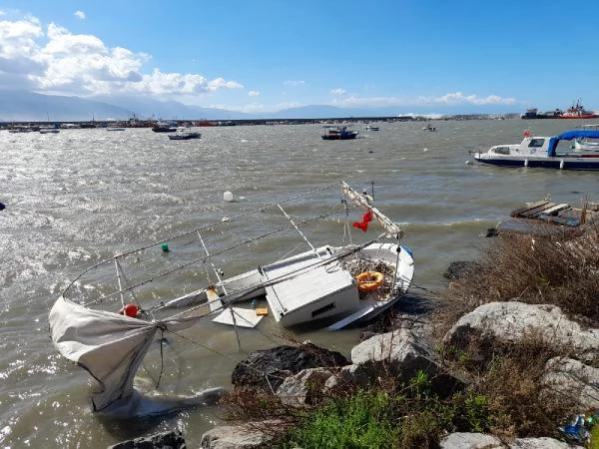 Hatay'da lodos hayatı olumsuz etkiledi