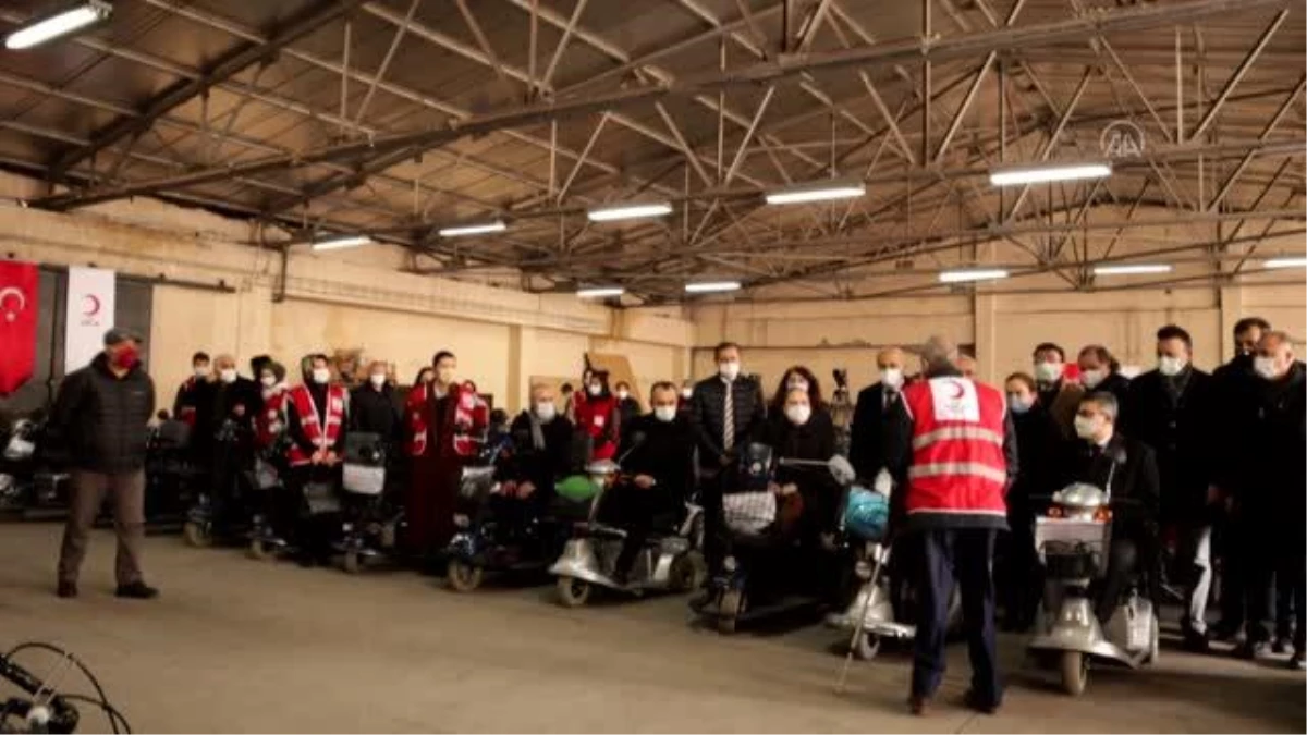 Hollanda\'daki Türk vatandaşları Türk Kızılay aracılığıyla 93 tekerlekli sandalye bağışladı