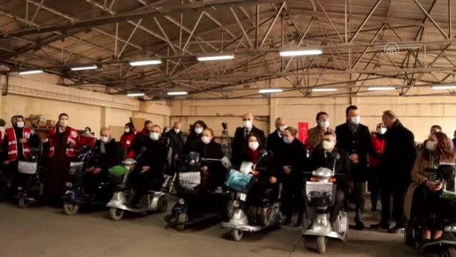 Hollanda'daki Türk vatandaşları Türk Kızılay aracılığıyla 93 tekerlekli sandalye bağışladı