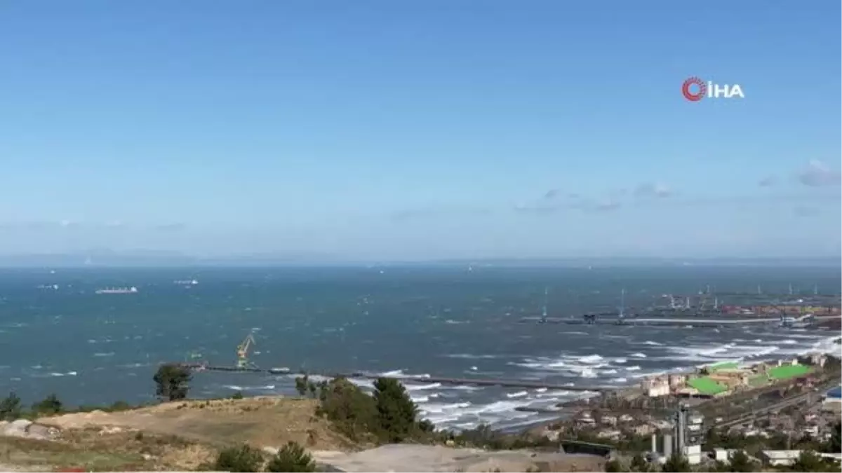 İskenderun Körfezi\'nde hacizli gemi karaya oturdu