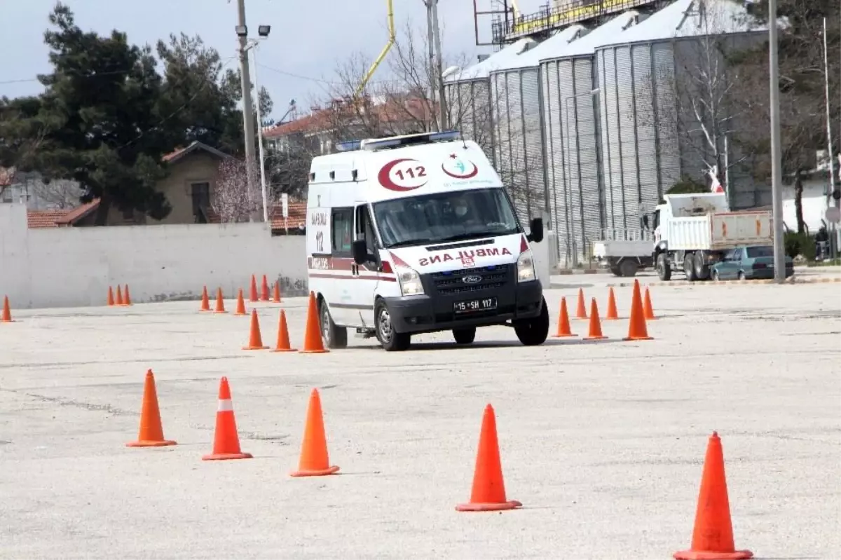 Son dakika haberi! Kadın sağlık çalışanlara özel ambulans sürüş eğitimi