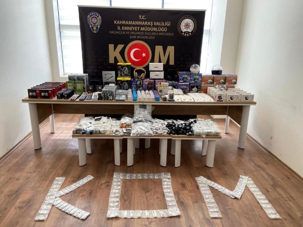 Kahramanmaraş\'ta kaçak cep telefonu aksesuarı operasyonu