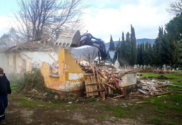 Karacabey'de metruk binalar yıkılıyor