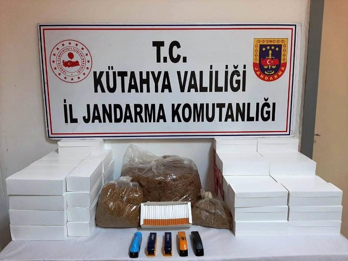 Kütahya\'da kaçak tütün ve bandrosüz makaron ele geçirildi
