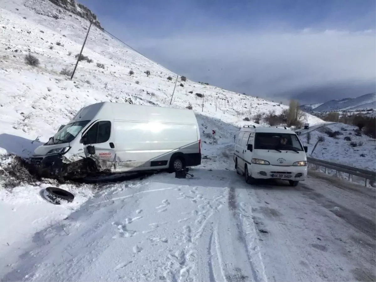 Malatya-Elbistan yolunda kaza: 4 yaralı