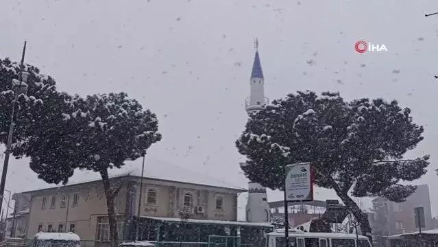 Ödemiş Ovası'na kar yağdı, bakla ve bezelye üreticileri tedirgin