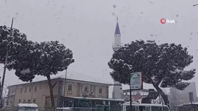 Ödemiş Ovası'na kar yağdı, bakla ve bezelye üreticileri tedirgin