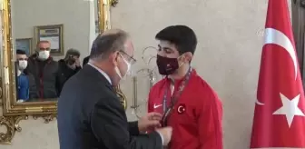 Olimpiyat kotası alan milli sporcu Kerem Kamal, 'efsane güreşçi' olarak anılmak istiyor