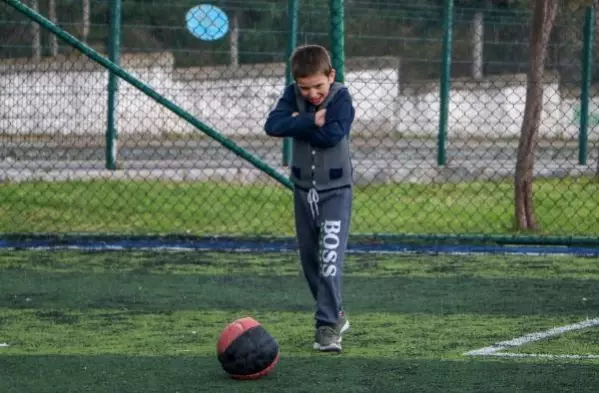 Otizmli oğluna bakmak için izin kullanan ebeye, amirinden hakaret iddiası