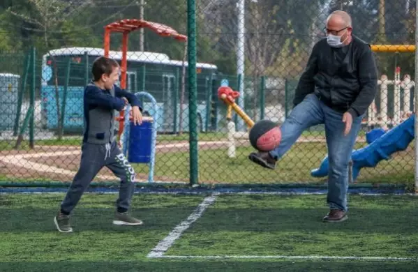 Otizmli oğluna bakmak için izin kullanan ebeye, amirinden hakaret iddiası