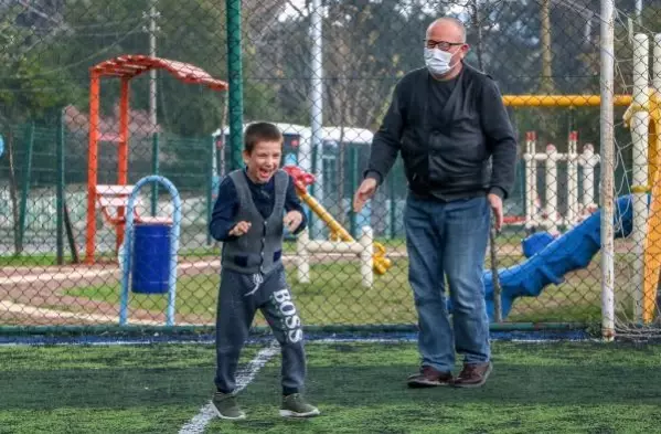 Otizmli oğluna bakmak için izin kullanan ebeye, amirinden hakaret iddiası