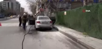 Park halindeki araç alev alev böyle yandı