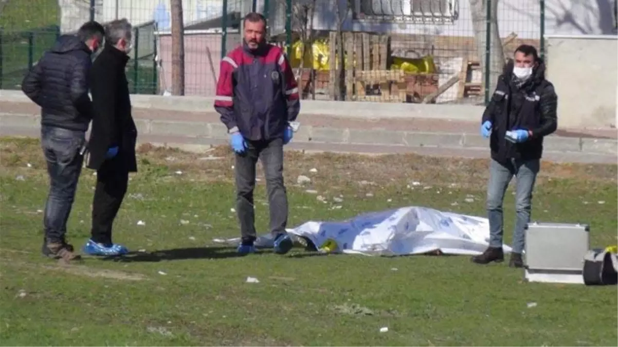 Polisin dakikalarca ikna etmeye çalıştığı genç, tetiği çekip yaşamına son verdi