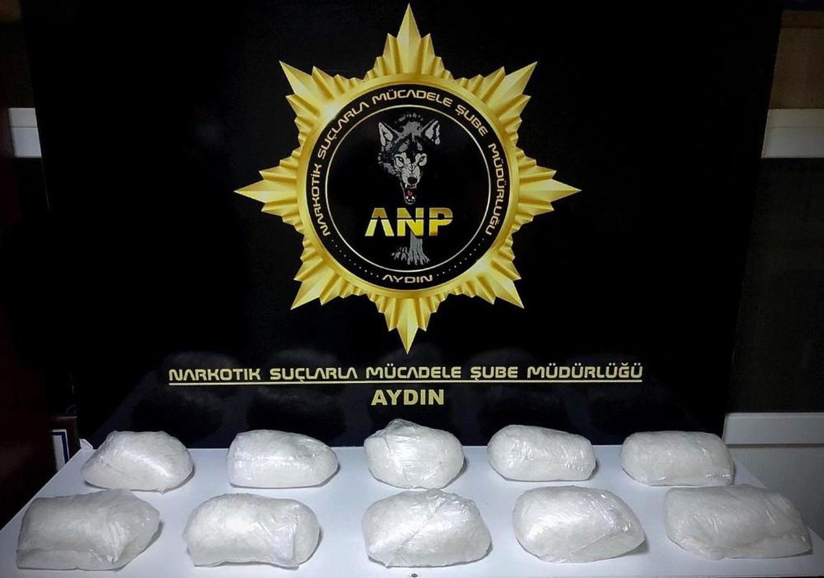 Polisin el koyduğu şüpheli bavuldan 10 kilo metamfetamin çıktı