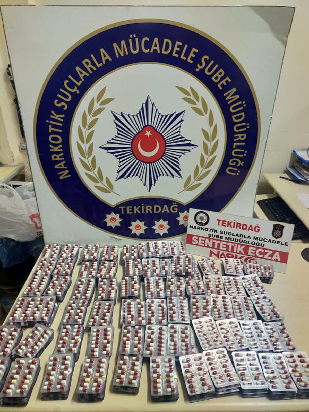 Şüphe üzerine durdurulan takside, 3 bin 500 hap ele geçirildi