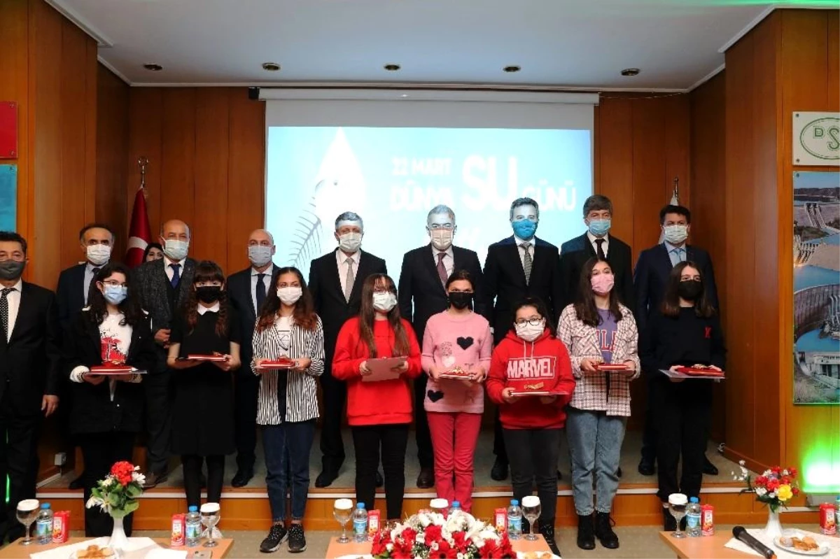 Eskişehir Valisi Erol Ayyıldız "suyun değeri" temalı yarışmada dereceye giren öğrencileri ödüllendirdi