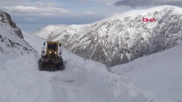 TRABZON Karadeniz'de kar nedeniyle 71 köy yolu kapandı