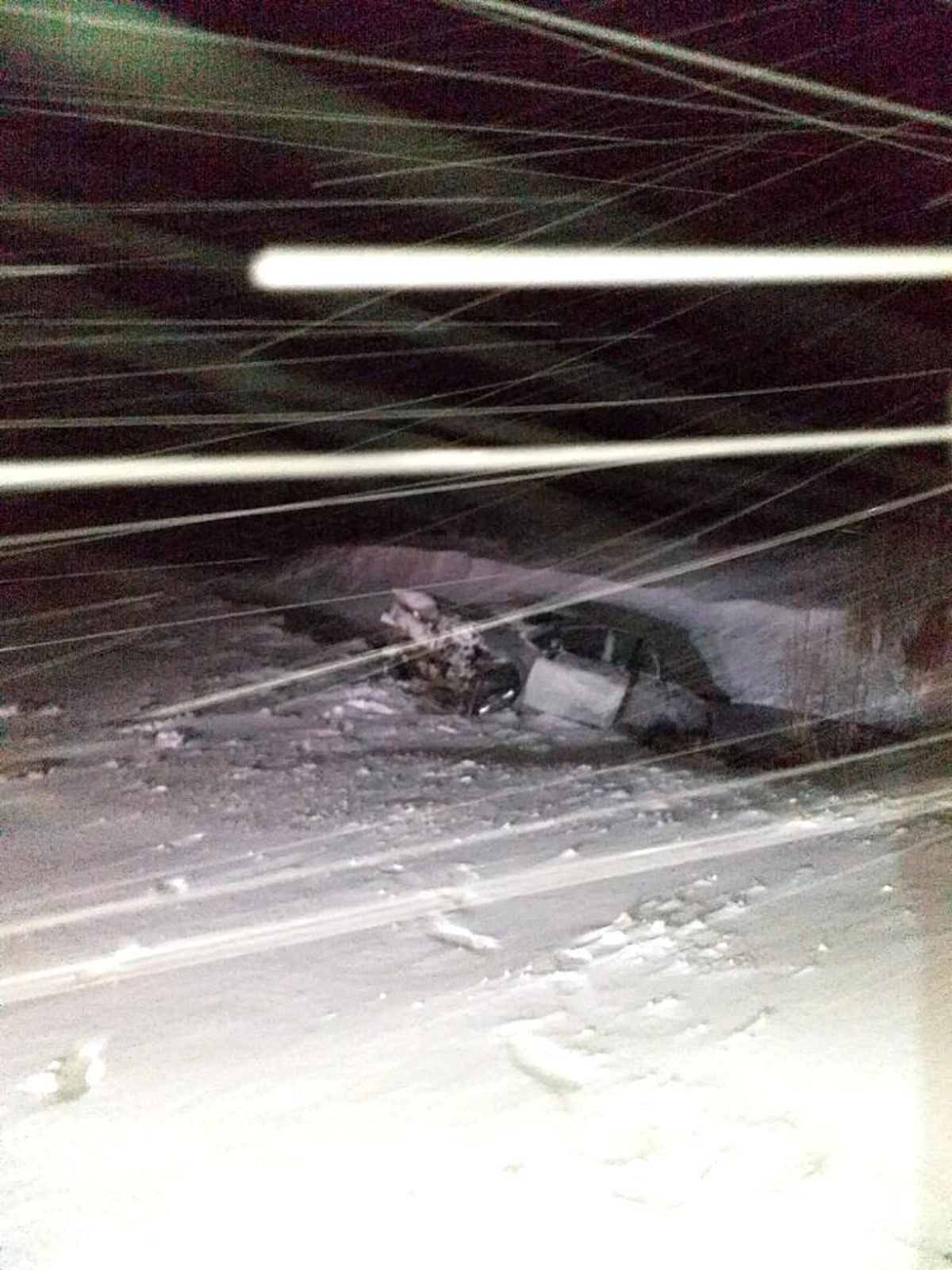 Yoldan çıkan otomobil dereye düştü: 1 yaralı