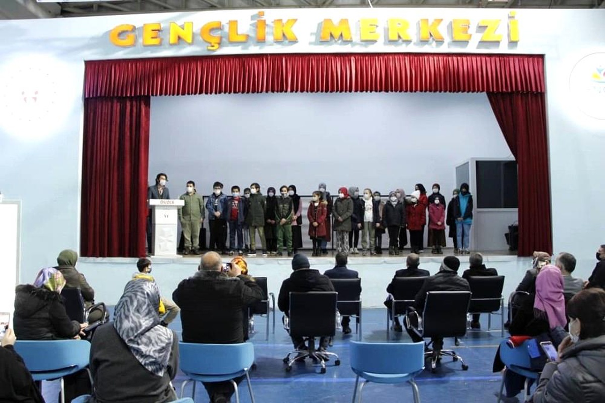 40 gün 40 hadis yarışmasında derece girenlere ödül