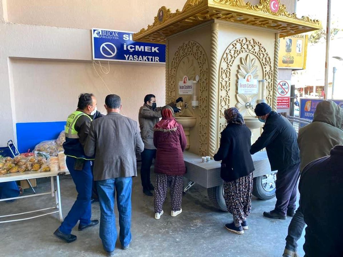 Bucak\'ta İkram Çeşmesi\'nden su yerine tarhana çorbası akıyor