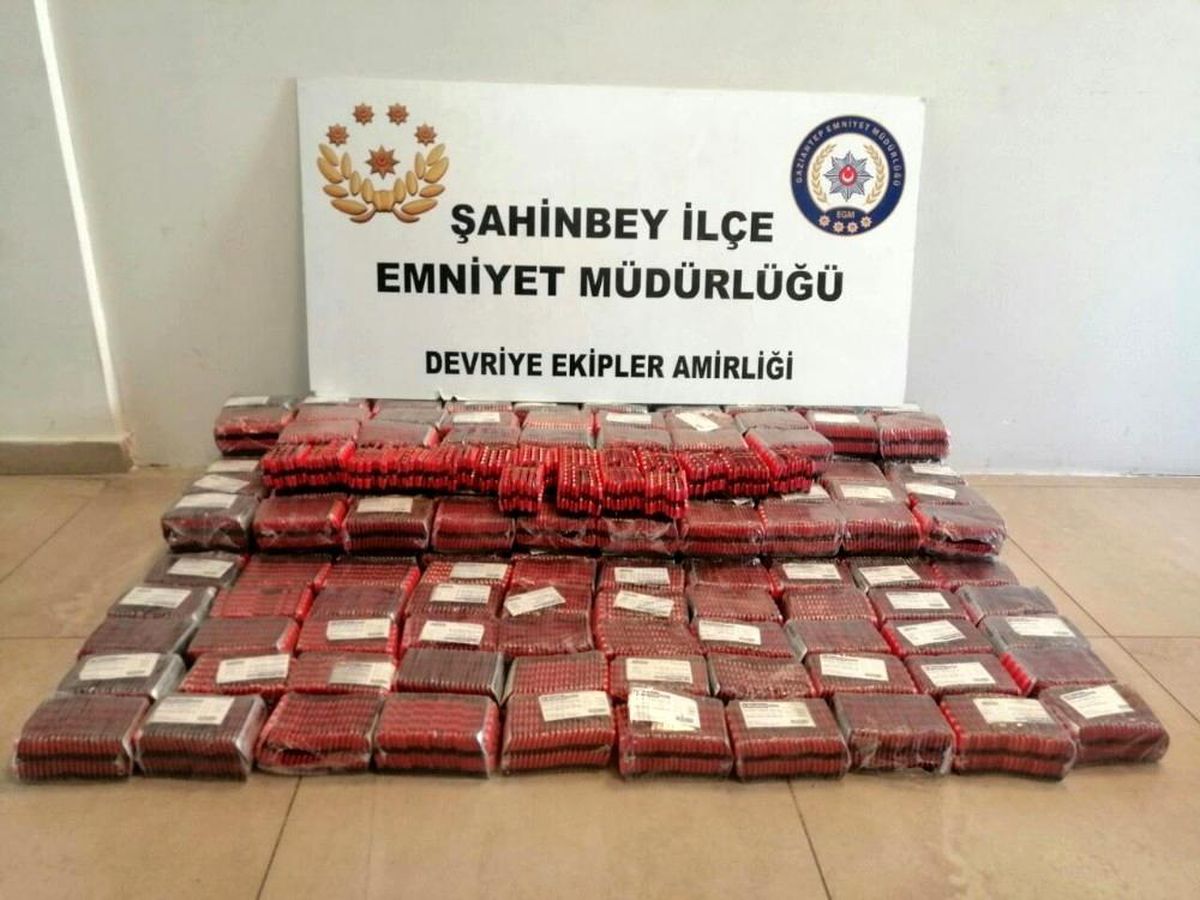 Durdurulan araçtan 38 bin adet bandrolsüz ilaç yakalandı