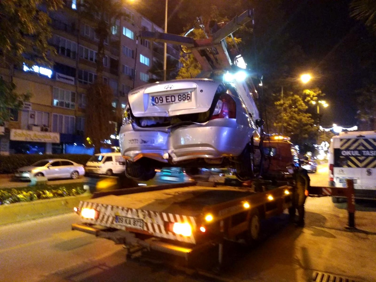 Son dakika haberleri... Efeler\'de zincirleme trafik kazası: 1 yaralı