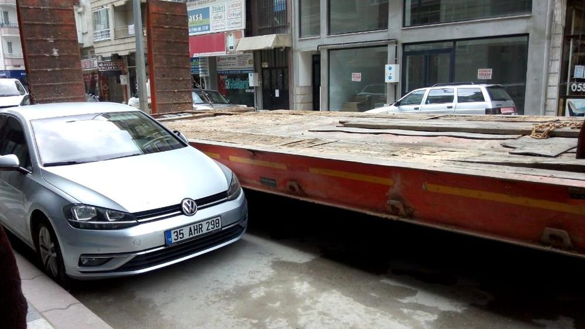 Son dakika haberleri! Erdek\'te sorumsuz araç sürücüsü trafiği felç etti