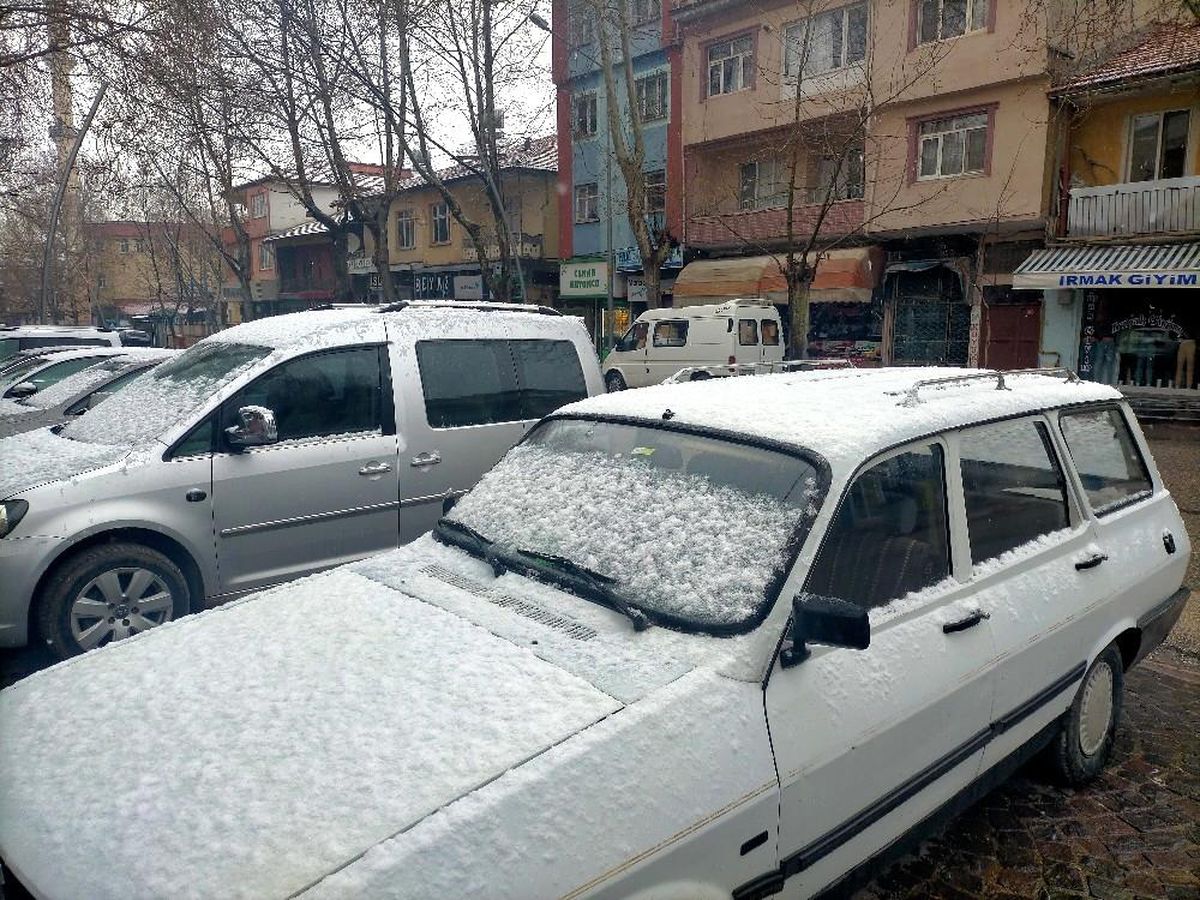 Gölbaşı\'nda kar yağışı başladı