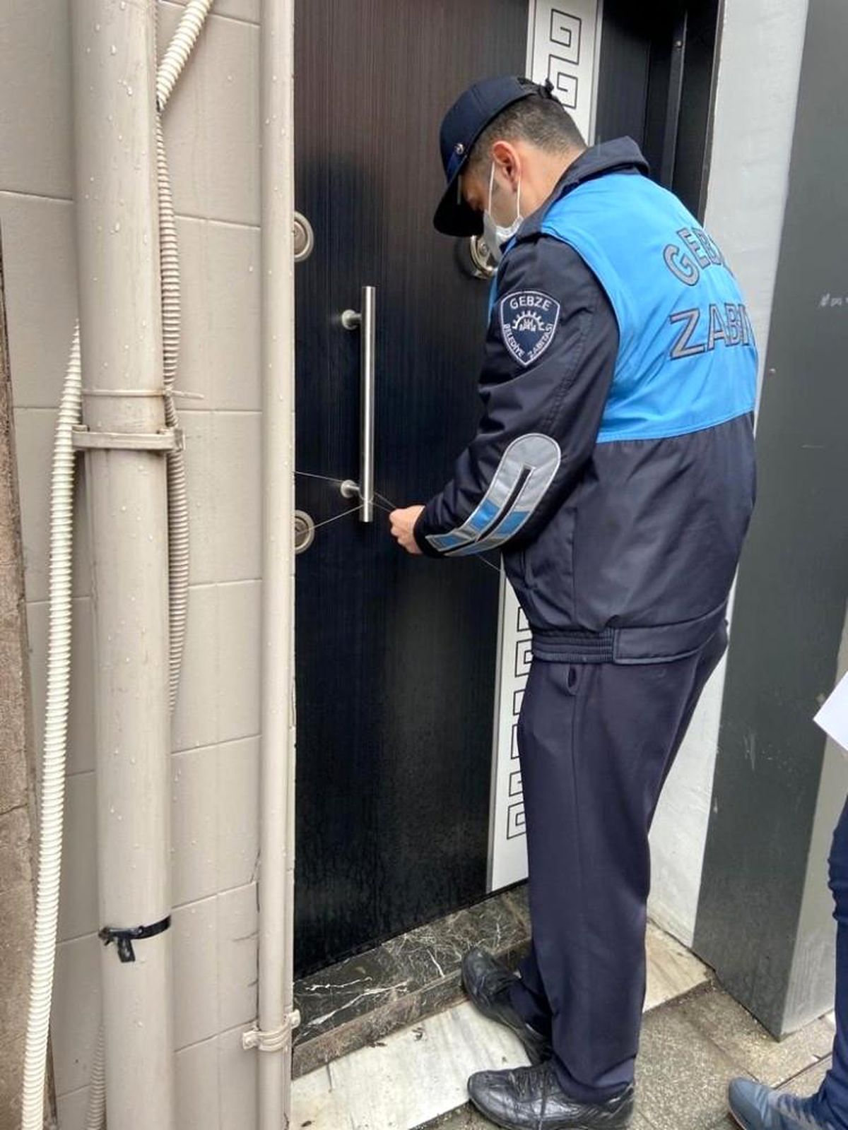 İzinsiz broşür dağıtan iş yeri kapatıldı