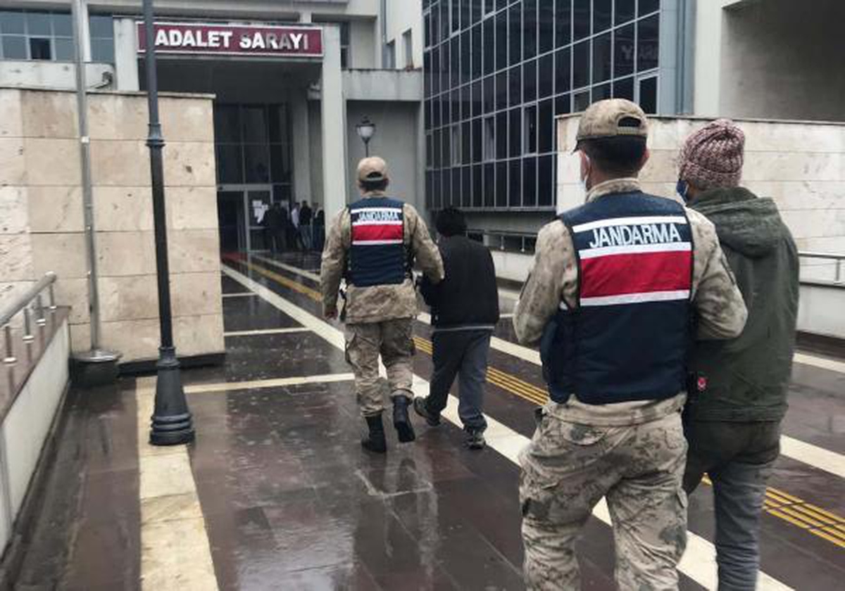 Kablo hırsızlığı şüphelisi 2 kişi yakalandı