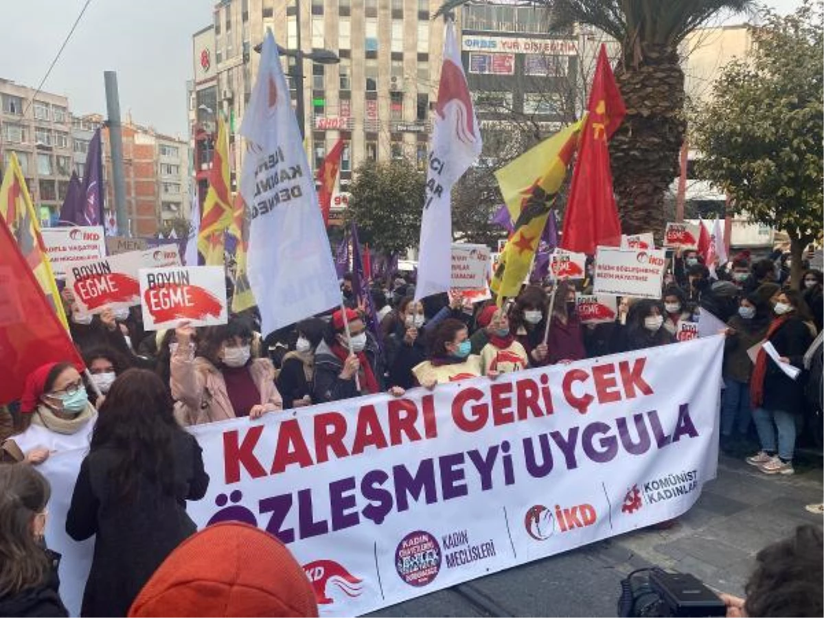 KADIKÖY\'DE İSTANBUL SÖZLEŞMESİ PROTESTOSU