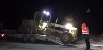Kar nedeniyle aracıyla yolda mahsur kalan kişi kurtarıldı