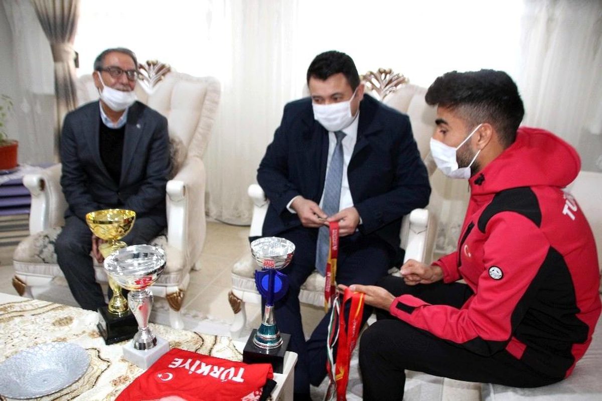 Kaymakam Avcı, Milli Atlet Sezgin Ataç\'ı ziyaret etti