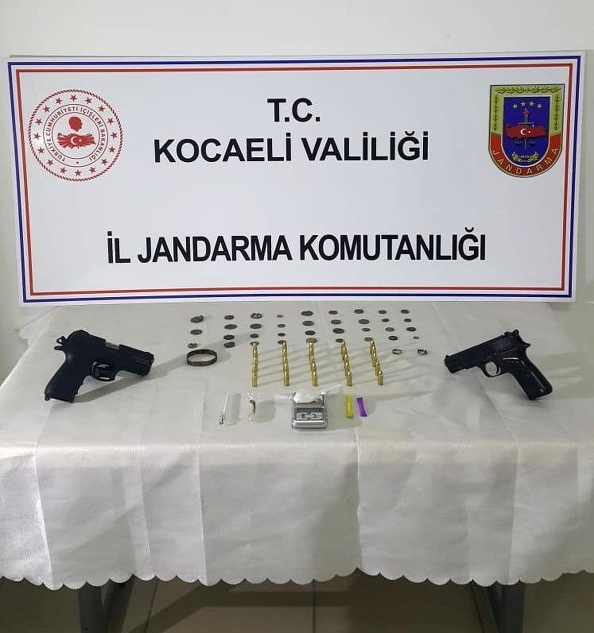 Kocaeli\'de 38 adet tarihi metal para ele geçirildi