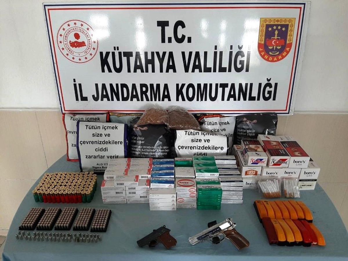 Kütahya\'da kaçak mühimmat ve tütün kaçakçılığı operasyonu