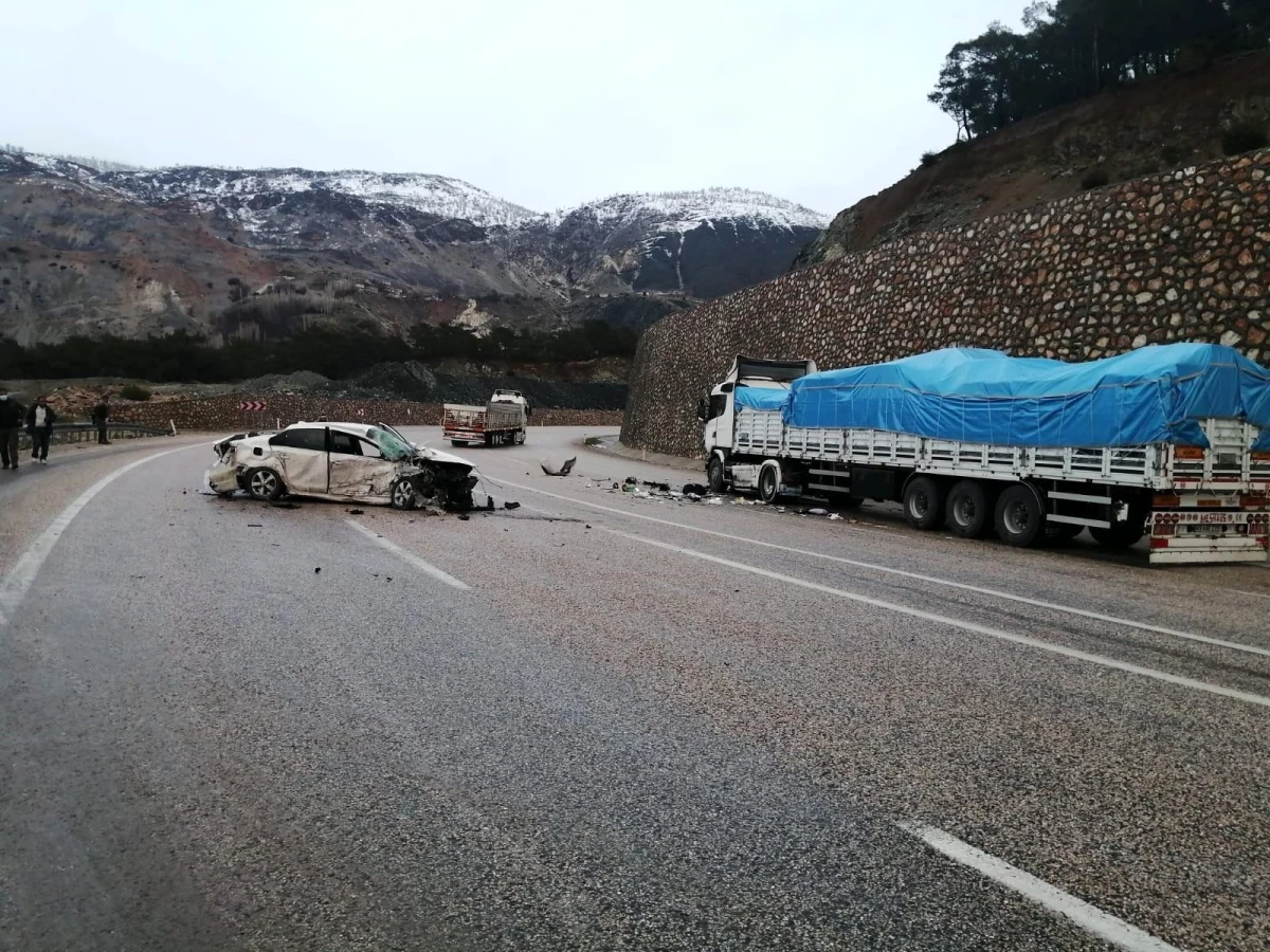 Malatya\'da tır ile otomobil çarpıştı: 2 yaralı