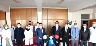 Öğretmenlerden bedensel engelli öğrenciye tekerlekli sandalye