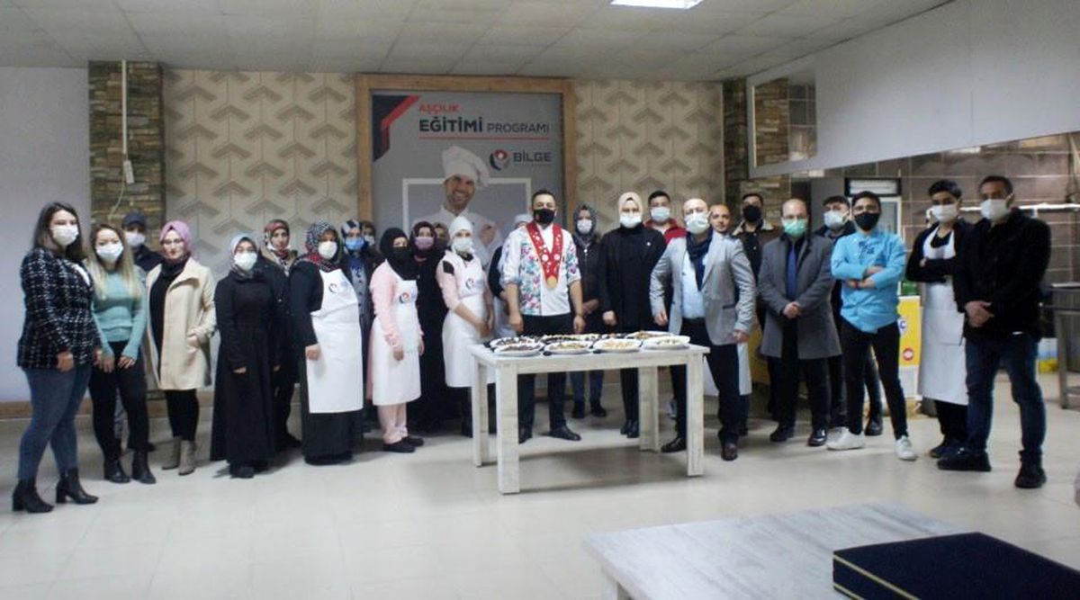 Profesyonel aşçılardan eğitim alıyorlar