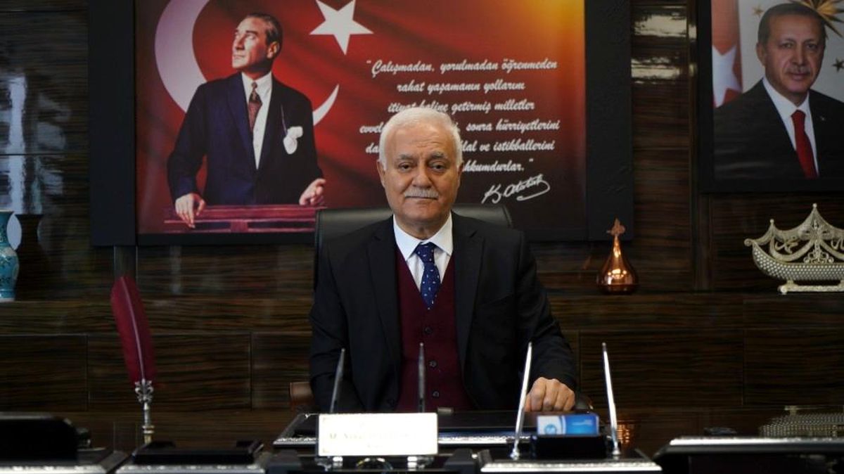 Rektar Nihat Hatipoğlu\'ndan Berat Kandili kutlaması