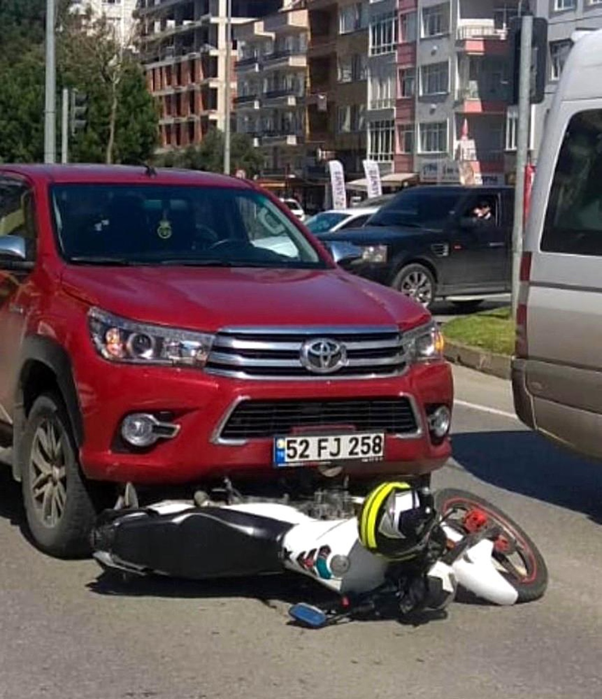 Samsun\'da kamyonet ile motosiklet çarpıştı: 1 yaralı