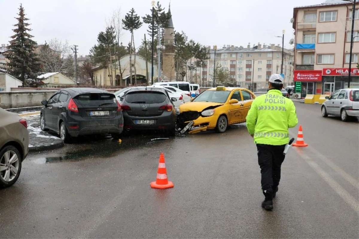 Son dakika: Sivas\'ta trafik kazası: 1 yaralı